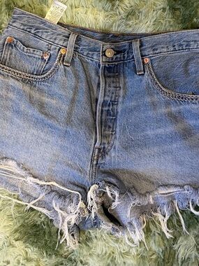 Women’s Levi High-Waist Distressed Denim Cutoff Shorts w31 - Light Blue